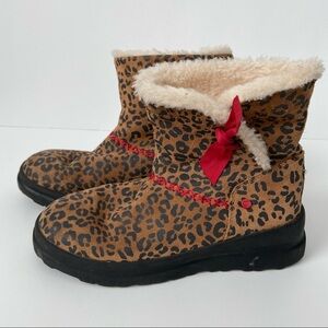 UGG Heart Knotty Leopard Print Boots. Size 5. EUC